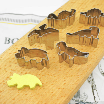 6-piece dinosaur baking mold set