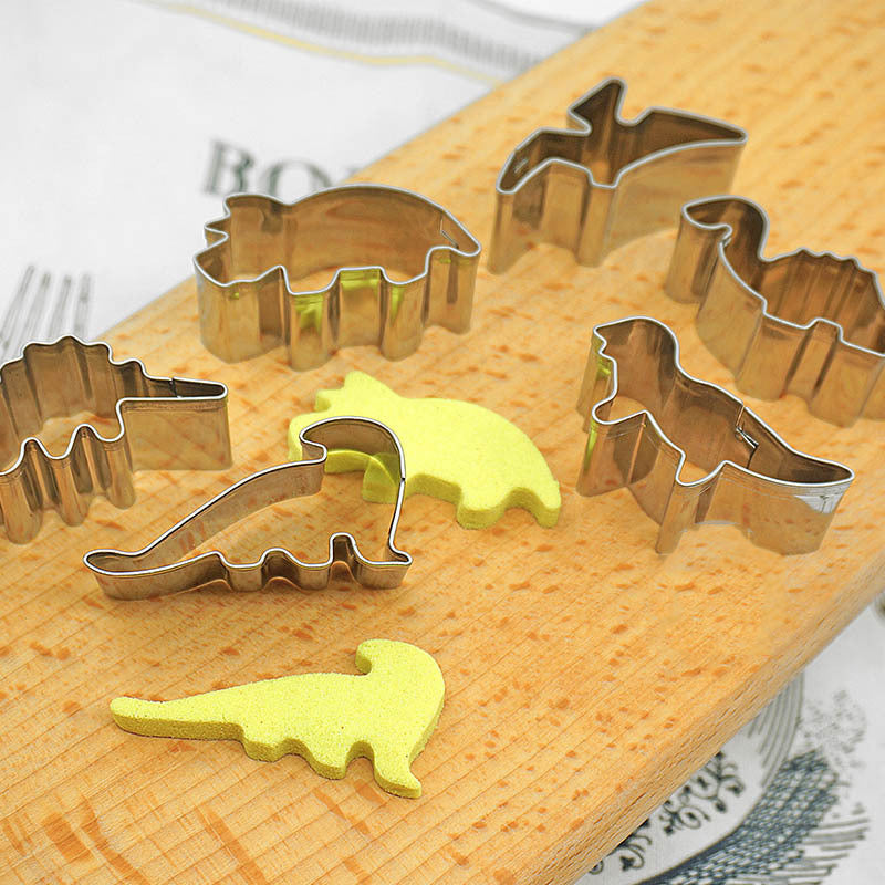 6-piece dinosaur baking mold set