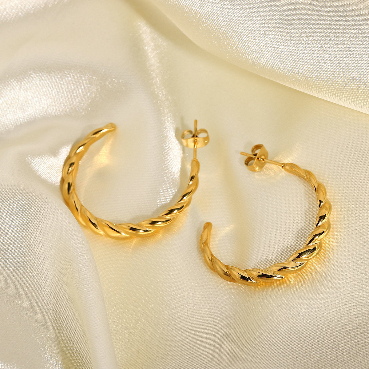 Net Red Wind Women's Twist Horn Earrings 18K Gold Plated