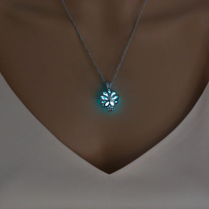 Glow-in-the-dark Lotus with a hollowed-out diy necklace