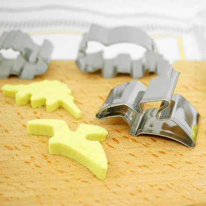 6-piece dinosaur baking mold set