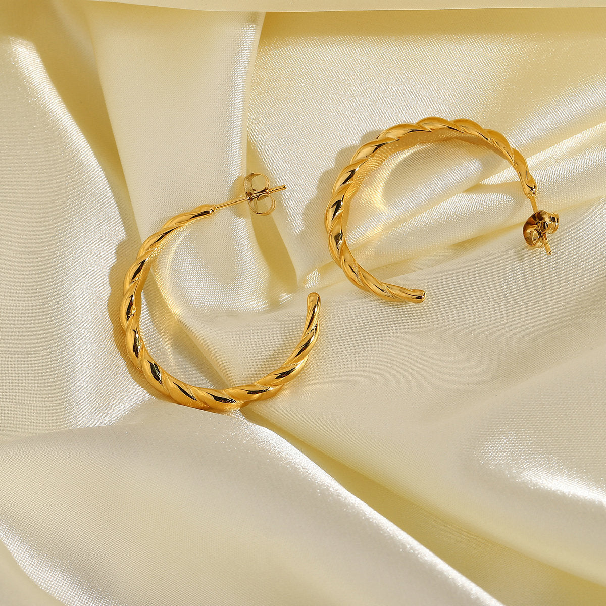 Net Red Wind Women's Twist Horn Earrings 18K Gold Plated