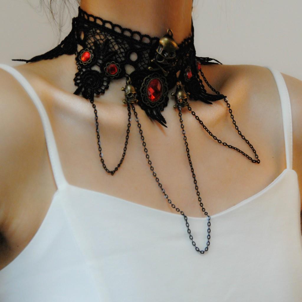 Lace Necklace With Black Skull